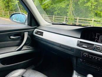 BMW 3 SERIES 330i SE