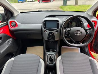 Toyota AYGO VVT-I X-PLAY X-SHIFT