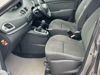 Renault Scenic 1.5 dCi Expression Euro 5 5dr