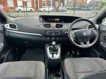 Renault Scenic 1.5 dCi Expression Euro 5 5dr