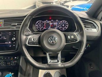 Volkswagen Tiguan 2.0 Tiguan R-Line TDI BlueMotion Technology Semi-Auto 5dr