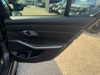 BMW 3 SERIES 2.0 320d M Sport Auto Euro 6 (s/s) 4dr