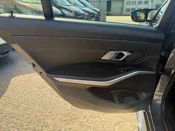 BMW 3 SERIES 2.0 320d M Sport Auto Euro 6 (s/s) 4dr