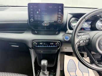 Toyota Yaris 1.5 VVT-h Dynamic E-CVT Euro 6 (s/s) 5dr