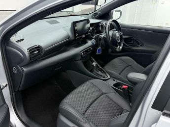 Toyota Yaris 1.5 VVT-h Dynamic E-CVT Euro 6 (s/s) 5dr