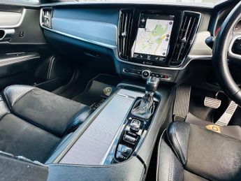Volvo V90 D4 R-DESIGN