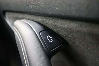 Tesla Model Y BASE