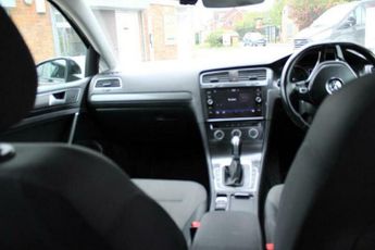 Volkswagen Golf 1.6 TDI SE Nav DSG Euro 6 (s/s) 5dr