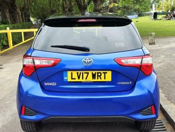 Toyota Yaris 1.5 VVT-h Blue Bi-Tone E-CVT Euro 6 (s/s) 5dr
