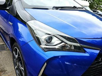 Toyota Yaris 1.5 VVT-h Blue Bi-Tone E-CVT Euro 6 (s/s) 5dr