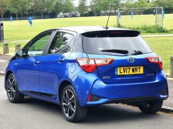 Toyota Yaris 1.5 VVT-h Blue Bi-Tone E-CVT Euro 6 (s/s) 5dr