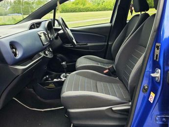 Toyota Yaris 1.5 VVT-h Blue Bi-Tone E-CVT Euro 6 (s/s) 5dr
