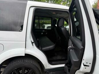 Land Rover Discovery 3.0 SD V6 XS Station Wagon Auto 4WD 5dr
