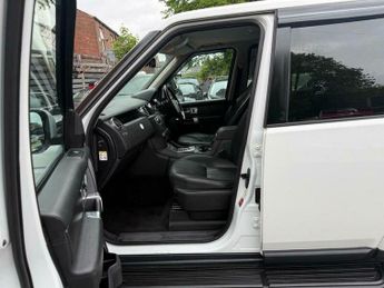 Land Rover Discovery 3.0 SD V6 XS Station Wagon Auto 4WD 5dr