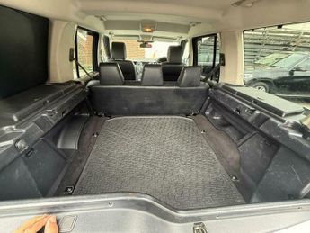 Land Rover Discovery 3.0 SD V6 XS Station Wagon Auto 4WD 5dr