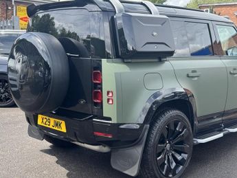 Land Rover Defender 2.0 SD4 SE SUV 5dr Diesel Auto 4WD Euro 6 (s/s) (240 ps)