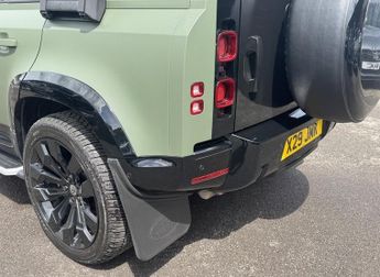 Land Rover Defender 2.0 SD4 SE SUV 5dr Diesel Auto 4WD Euro 6 (s/s) (240 ps)