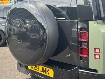 Land Rover Defender 2.0 SD4 SE SUV 5dr Diesel Auto 4WD Euro 6 (s/s) (240 ps)