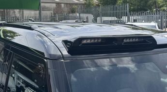 Land Rover Defender 2.0 SD4 SE SUV 5dr Diesel Auto 4WD Euro 6 (s/s) (240 ps)