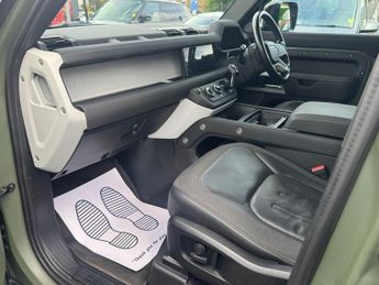 Land Rover Defender 2.0 SD4 SE SUV 5dr Diesel Auto 4WD Euro 6 (s/s) (240 ps)