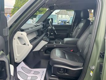 Land Rover Defender 2.0 SD4 SE SUV 5dr Diesel Auto 4WD Euro 6 (s/s) (240 ps)