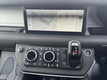 Land Rover Defender 2.0 SD4 SE SUV 5dr Diesel Auto 4WD Euro 6 (s/s) (240 ps)