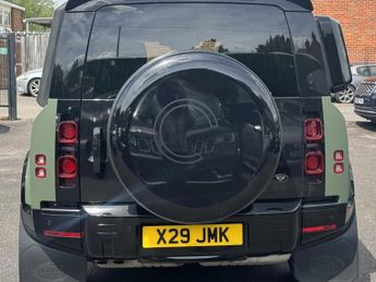 Land Rover Defender 2.0 SD4 SE SUV 5dr Diesel Auto 4WD Euro 6 (s/s) (240 ps)