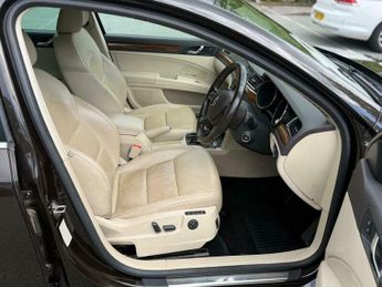 Skoda Superb 2.0 TDI Laurin & Klement DSG 4WD Euro 5 (s/s) 5dr