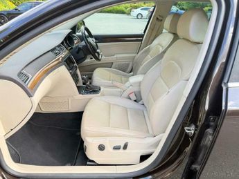 Skoda Superb 2.0 TDI Laurin & Klement DSG 4WD Euro 5 (s/s) 5dr