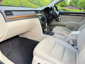 Skoda Superb 2.0 TDI Laurin & Klement DSG 4WD Euro 5 (s/s) 5dr