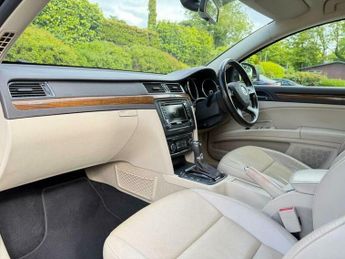 Skoda Superb 2.0 TDI Laurin & Klement DSG 4WD Euro 5 (s/s) 5dr