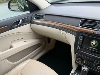 Skoda Superb 2.0 TDI Laurin & Klement DSG 4WD Euro 5 (s/s) 5dr