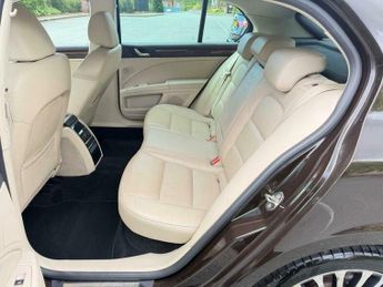 Skoda Superb 2.0 TDI Laurin & Klement DSG 4WD Euro 5 (s/s) 5dr