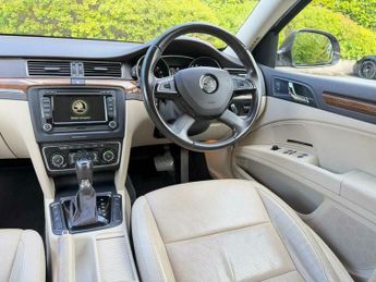 Skoda Superb 2.0 TDI Laurin & Klement DSG 4WD Euro 5 (s/s) 5dr