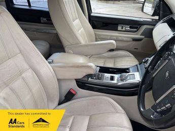 Land Rover Range Rover Sport 3.0 SD V6 HSE Luxury SUV 5dr Diesel Auto 4WD Euro 5 (255 bhp)