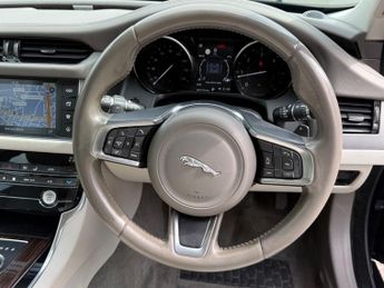 Jaguar XF 2.0d Portfolio Auto Euro 6 4dr 177BHP
