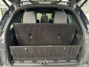 Land Rover Discovery 3.0 Discovery R-Dynamic HSE D MHEV Auto 4WD 5dr