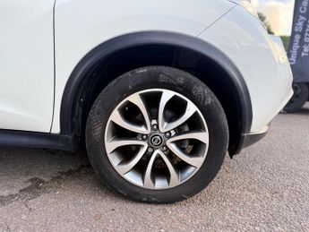 Nissan Juke 1.6 Tekna SUV 5dr Petrol XTRON Euro 6 (117 ps)