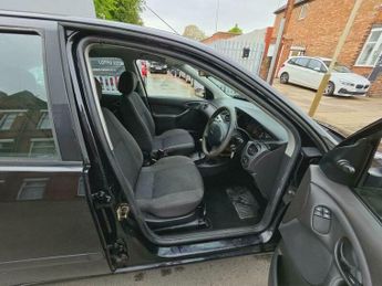 Ford Focus 1.6i 16v LX 5dr