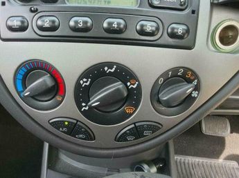 Ford Focus 1.6i 16v LX 5dr