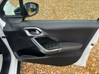 Peugeot 2008 1.2 PureTech Allure Euro 6 5dr
