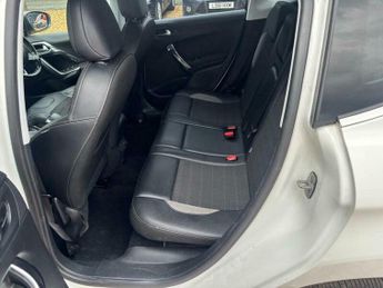 Peugeot 2008 1.2 PureTech Allure Euro 6 5dr
