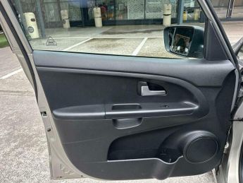 Kia Venga 1.6 CRDi EcoDynamics 3 Euro 5 (s/s) 5dr (Sat Nav)