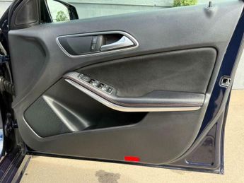 Mercedes-Benz A Class 1.5 A180d AMG Line (Premium) 7G-DCT Euro 6 (s/s) 5dr