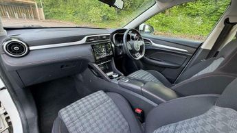 MG ZS 72.6kWh SE Long Range Auto 5dr