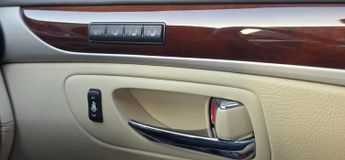 Lexus LS 5.0 600h V8 Premier Saloon 4dr Petrol Hybrid CVT 4WD Euro 5 (s/s