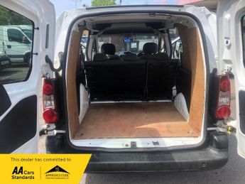 Peugeot Partner CREW VAN 5 SEATS
