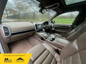 Porsche Cayenne 3.0h V6 S TiptronicS 4WD Euro 5 (s/s) 5dr