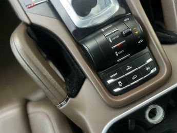Porsche Cayenne 3.0h V6 S TiptronicS 4WD Euro 5 (s/s) 5dr