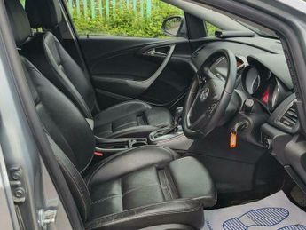 Vauxhall Astra 1.6 16v Elite Hatchback 5dr Petrol Auto Euro 5 (115 ps)